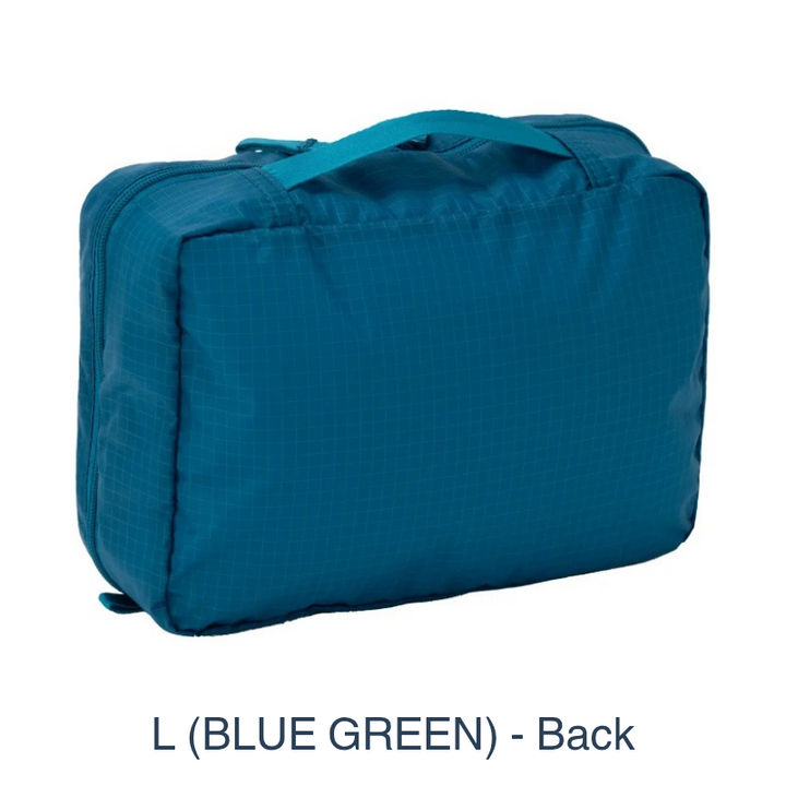 Vertical efficiency for the modern nomad: The Travel Kit Pack (M/L) unfurls to create a tiered workstation, keeping your daily essentials organized and off damp surfaces.