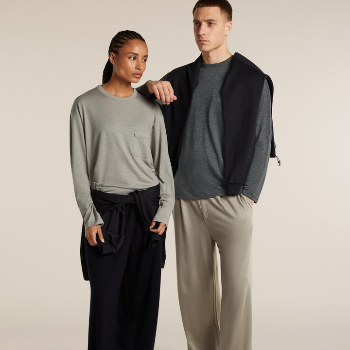 Icebreaker Unisex 150 Long Sleeve Tee showcasing its classic crew neck design and lightweight Merino wool construction.