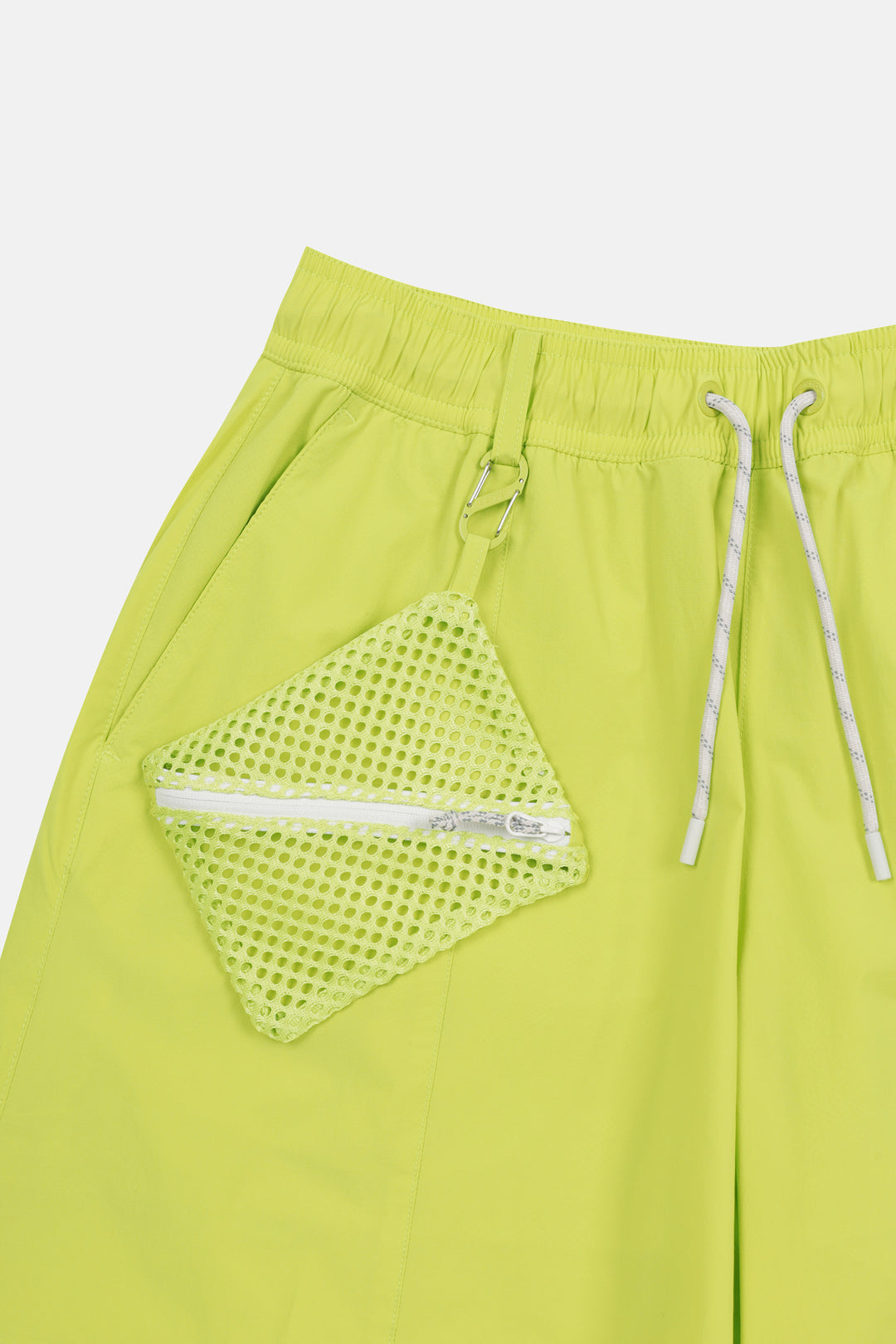 Kolon Sport Women’S Daypack Wide Fit Shorts in Apple — view 5