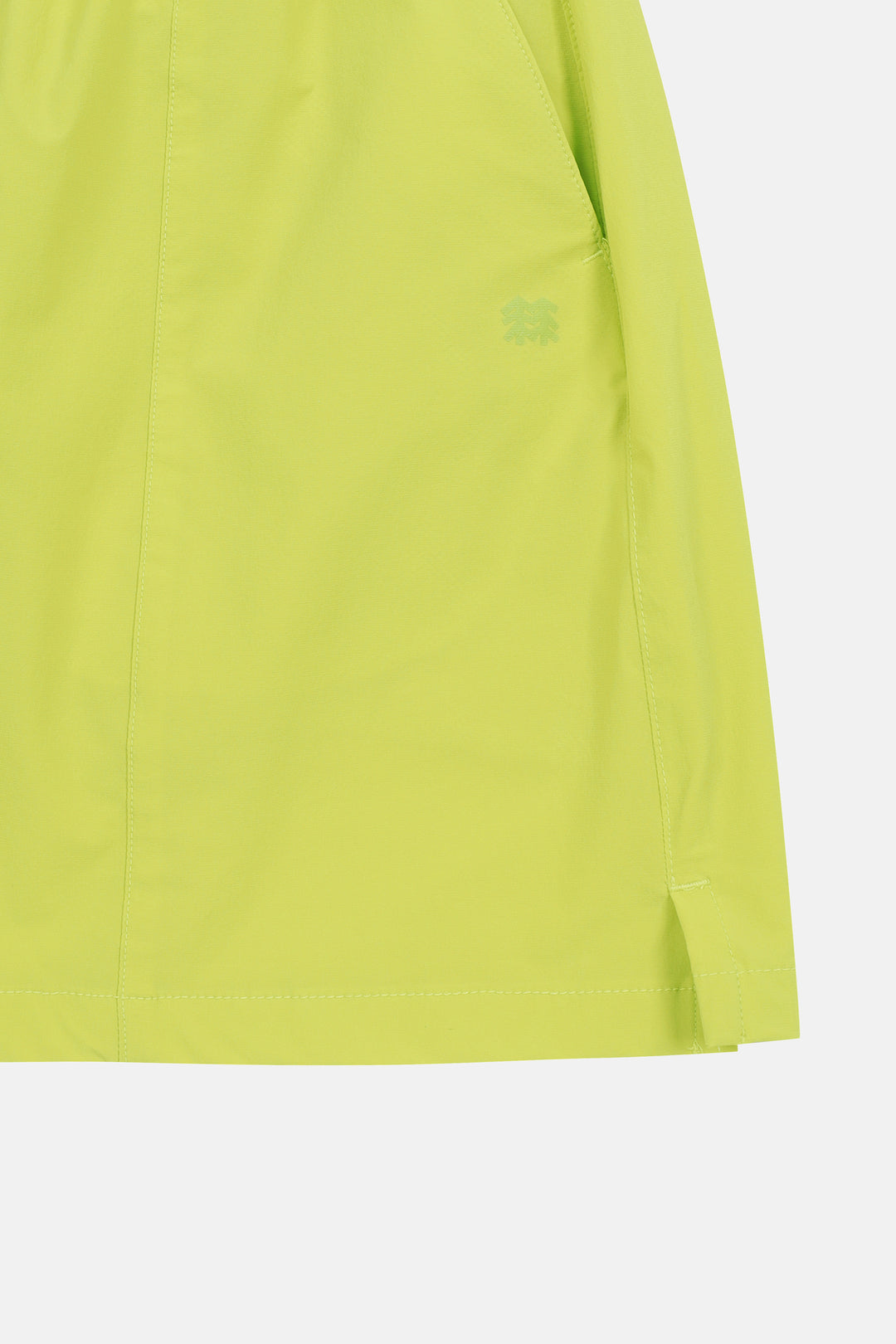 Kolon Sport Women’S Daypack Wide Fit Shorts in Apple — view 8
