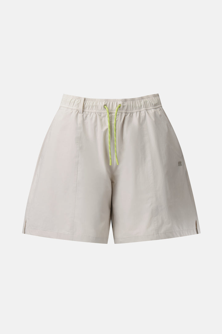Kolon Sport Women’S Daypack Wide Fit Shorts in L/Beige — hero shot
