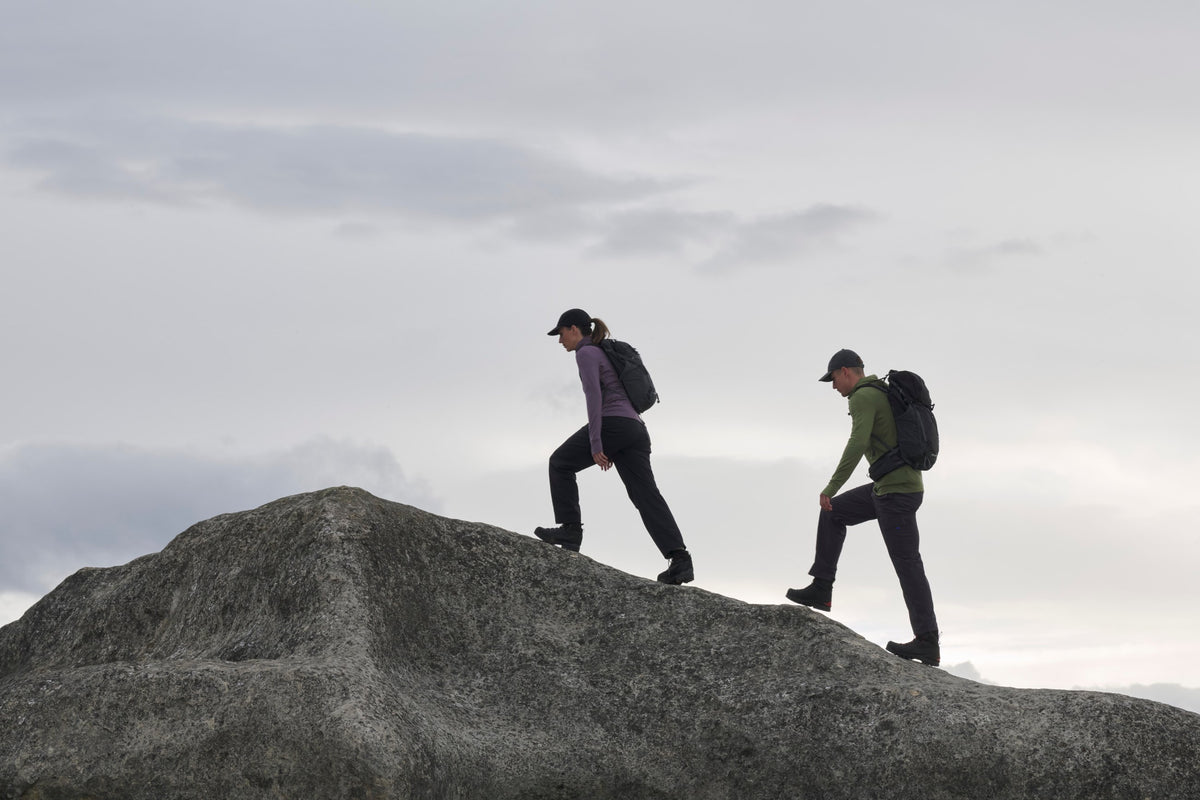 Two hikers in icebreaker Quantum merino on a rocky ridge
